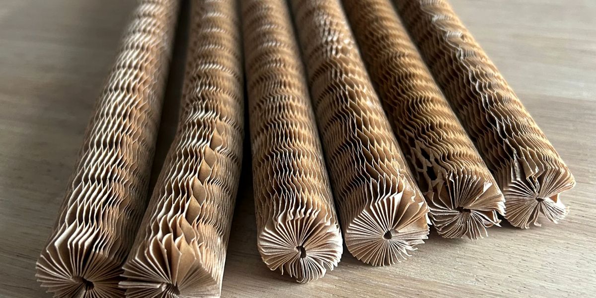Fundas de papel nido de abeja plegadas, tal como se suministran